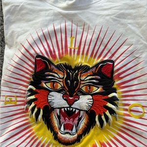 Gucci T-shirt, men’s or women’s extra large.